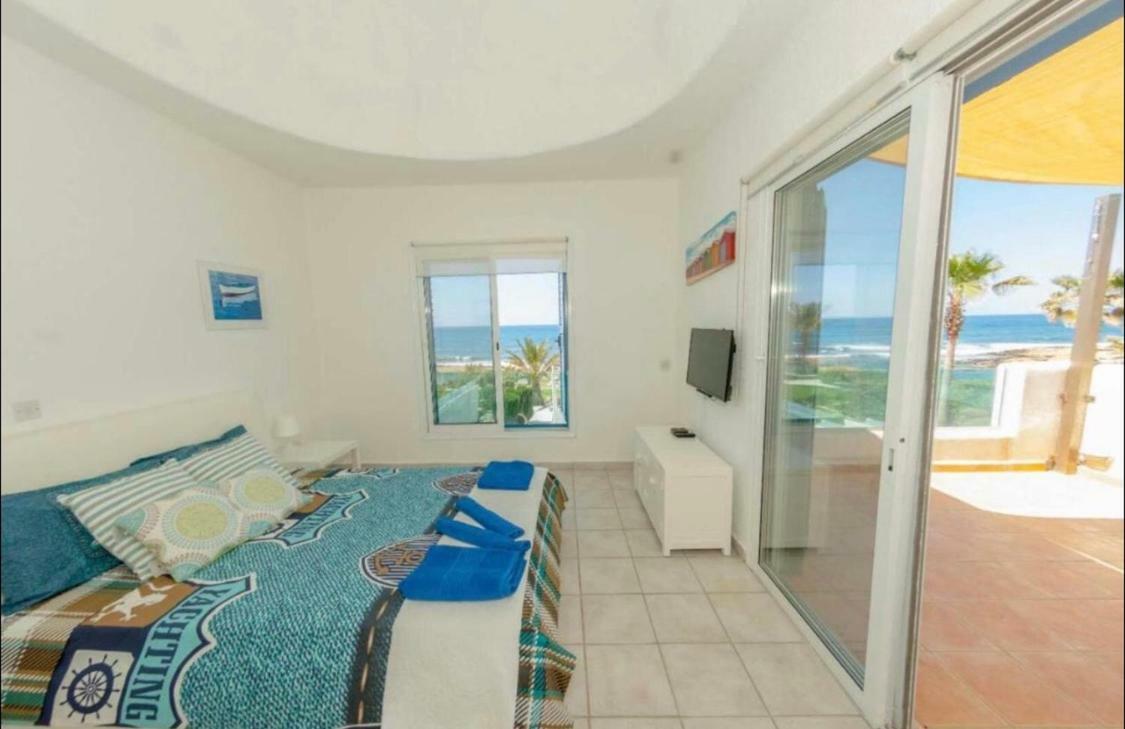 34 Beach Villa Пафос Экстерьер фото